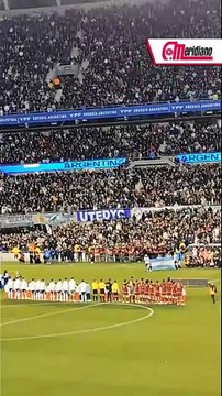 Gloria al Bravo Pueblo desde el Estadio Monumental en Buenos Aires