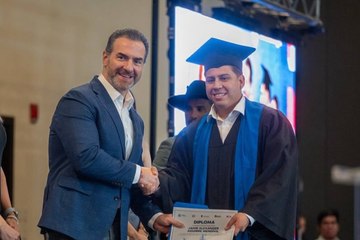 Educación gratuita en Monterrey: 165 jóvenes egresan de la Prepa Regia