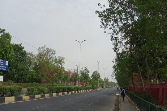 Rajasthan Weather : जयपुर में आज सवेरे बादलों के बीच धूप ​खिली, तापमान में गिरावट से मौसम सुहाना