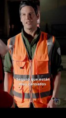 El multimillonario oculto en primera clase en Español