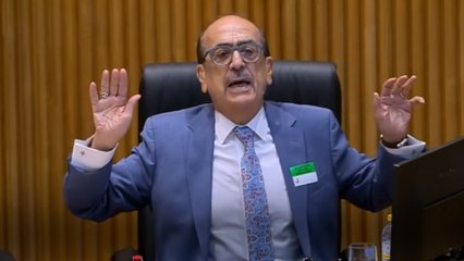 Polémicas palabras en un acto de Vox contra la identidad de género y RTVE: "Hoy me siento mujer"