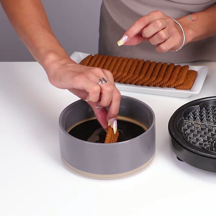Quick and easy coffee biscuit waffle! 🧇😋