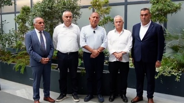 CHP İstanbul İl Başkanlığı’na atanan Gürsel Tekin, heyetini tanıttı