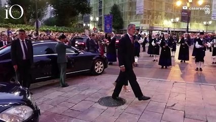 L'abito a noleggio di Letizia di Spagna, le figlie elegantissime: la famiglia reale fa tendenza