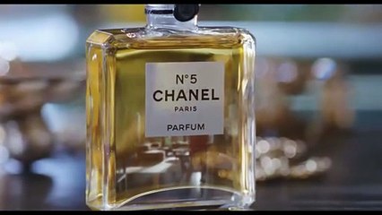 L'incontro sfiorato tra Margot Robbie e Jacob Elordi nello spot di Chanel N°5, diretto da Luca Guadagnino