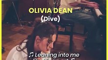 Gabi Hartmann reprend le « Dive » d’Olivia Dean, tout en finesse 🎶 Retrouvez son album La Femme Au