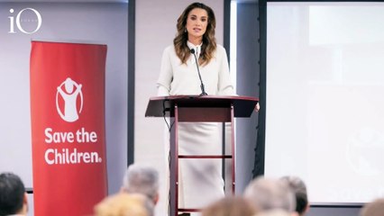 Regina di stile e cuore: Rania di Giordania in total white per i bambini di Gaza