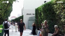 Armani Teatro, il saluto della gente dopo la morte dello stilista italiano