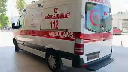 Traktörün altında kalan yaşlı kadın ağır yaralandı