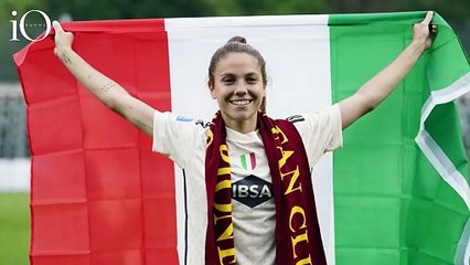 Manuela Giugliano è la prima calciatrice italiana candidata al Pallone d’oro