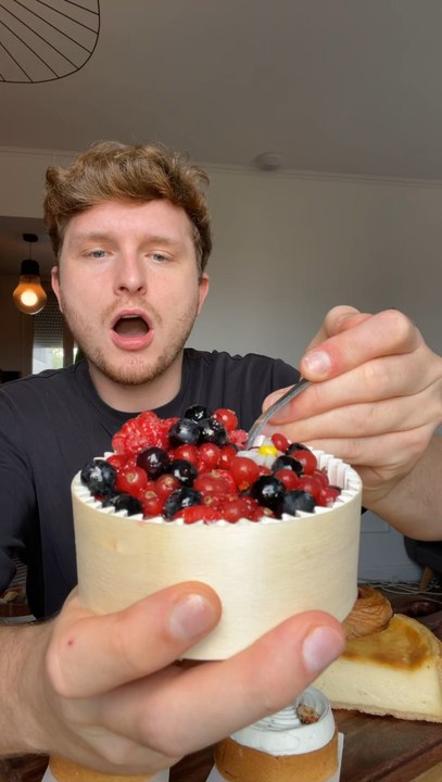 Je goûte toutes les pâtisseries de chez Panade by Merouan de Top Chef 🥳✨ J’ai tout pris, et on va tout déguster ensemble 😱🍰 Tu as déjà goûté, toi ? 👀
