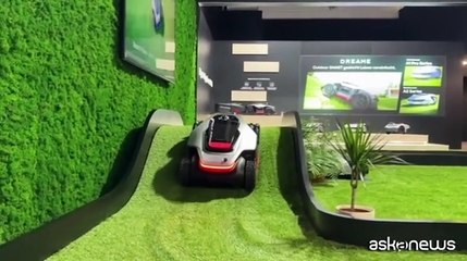 Il robot che sgombra il campo dagli indumenti abbandonati per terra