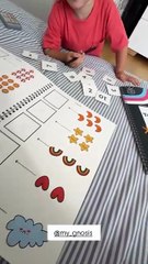 Ο Δημήτρης Αλεξάνδρου διαβάζει με τον γιο του