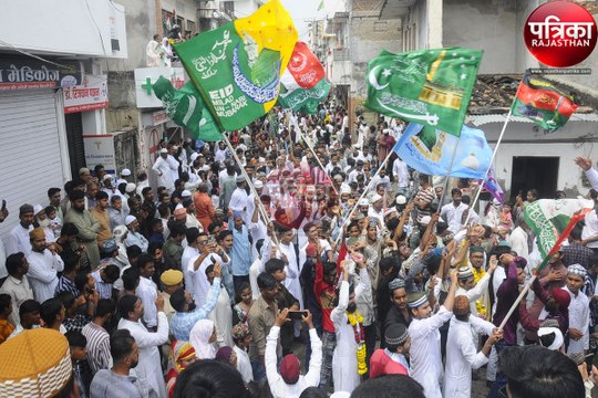 VIDEO : पाली में ईद मिलादुन्नबी पर निकला जुलूस, नबी की शान में गूंजे नारे, लंगर व मिठाई वितरण