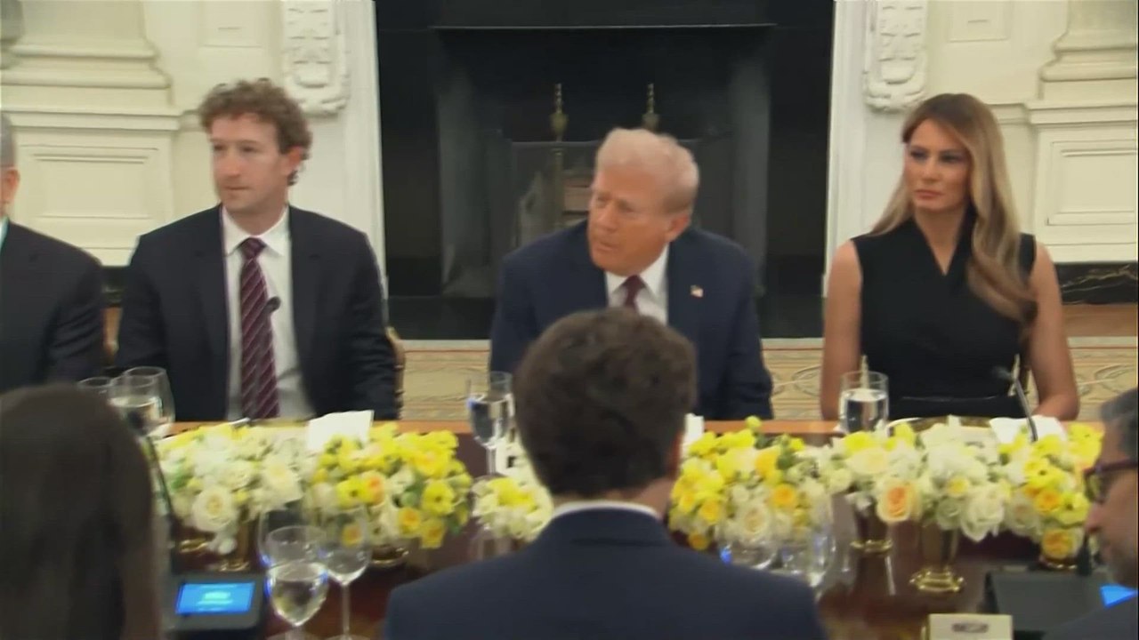 Apple’s TIM COOK BENDS OVER BACKWARDS for TRUMP at White House Leading Tech CEOs Dinner