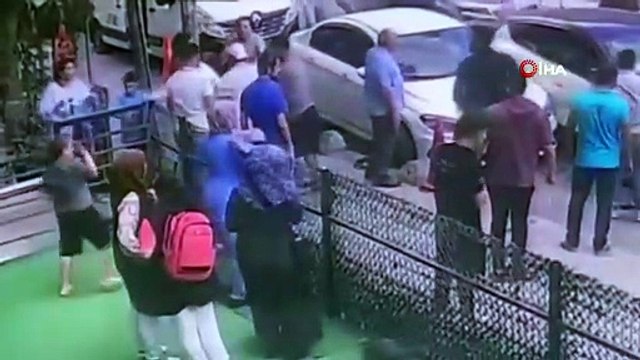 İnatlaşmanın sonu kazayla bitti! Çevredekiler yardıma koştu!