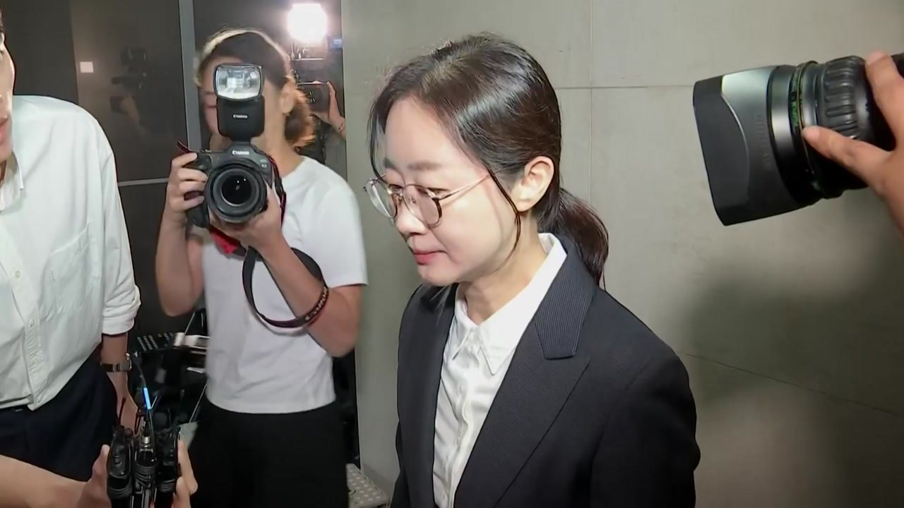 채 상병 특검, 이종섭 '도피 출국' 관련 전 대통령실 비서관 소환 / YTN