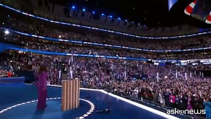 Oprah Winfrey parla agli indecisi e alle "gattare senza figli": «Scegliamo Kamala, scegliamo la gioia!»