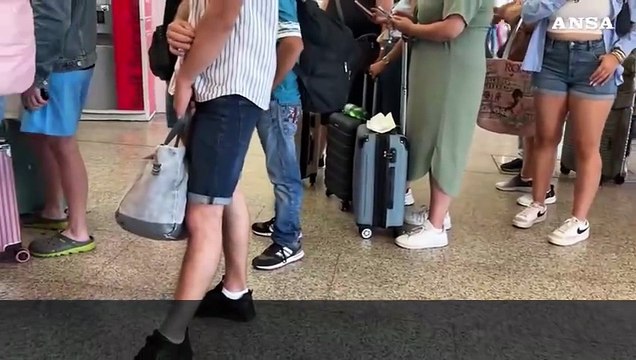 Sciopero dei trasporti, parlano i passeggeri a Roma Termini