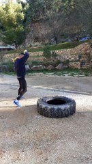 Major Gérald s'entraîne avec ... un pneu !
