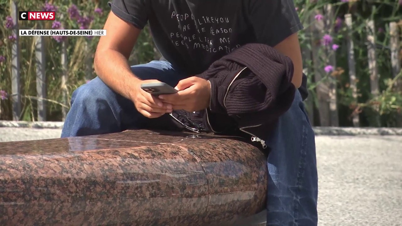 A force de scroller sur notre smartphone, faiso...