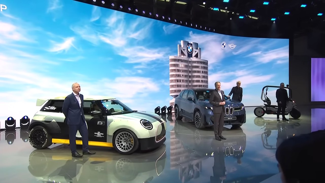 2025 BMW Group IAA: Neuer BMW iX3, MINI Showcars & Vision CE Live Präsentation