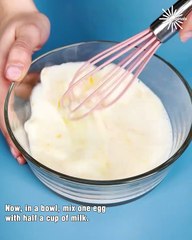 Making a blooming, seasoned onion in one minute! 😍🧄