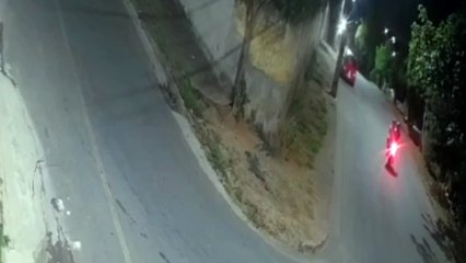 Homem é flagrado incendiando carro estacionado em rua