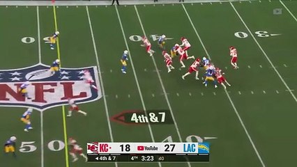 Mahomes uncorks 49 yard STUNNER 👀
