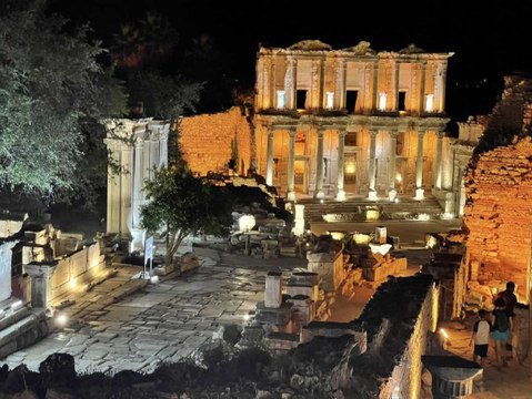 Gece müzeciliği ikinci yılında! Tam 27 noktada ziyaretçilerini büyülüyor