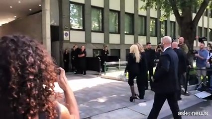 Donatella Versace alla camera ardente di Giorgio Armani