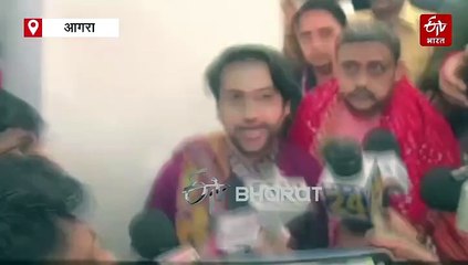 आगरा पहुंचते ही पंडित धीरेंद्र शास्त्री का कार्यक्रम रद्द; प्रशासन ने नहीं दी अनुमति, VIDEO जारी कर कहा- मन को दुखी न करें, हम जल्द आएंगे