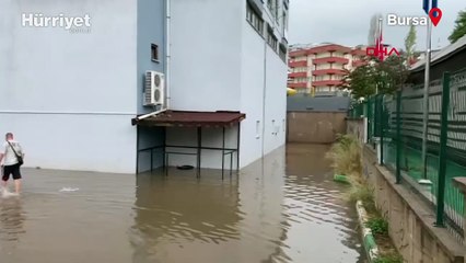 Bursa'da sağanak sele döndü! Yolları ve evleri su bastı