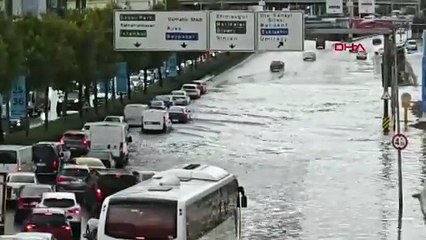 Ankara'da sağanak etkili oldu; yollar göle döndü