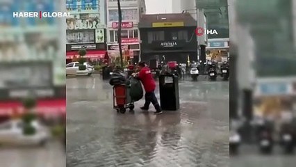 Bolu’da sağanak hayatı felç etti: Sokaklar göle döndü