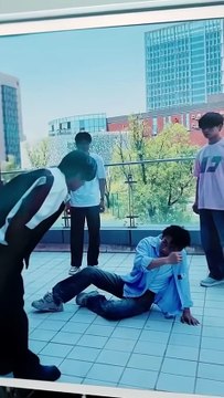 (6) The end of the crazy and arrogant prince, who has enormous power and is always kept away from strangers and is feared by everyone, but he falls in love with the rich lady who treats him coldly and indifferently. He is crazy and she is cold. The more s