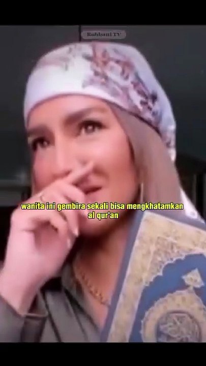 Wanita Ini Gembira Bisa Mengkhatamkan Al Qur'an Pertama Kalinya