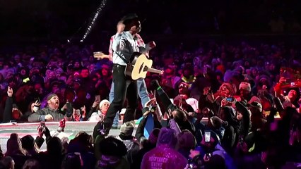 Two of a Kind, Workin' on a Full House (Dennis Robbins cover) - Garth Brooks (live)