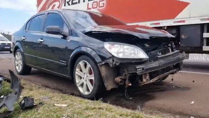 Vectra e Toro colidem na BR-277, em Cascavel