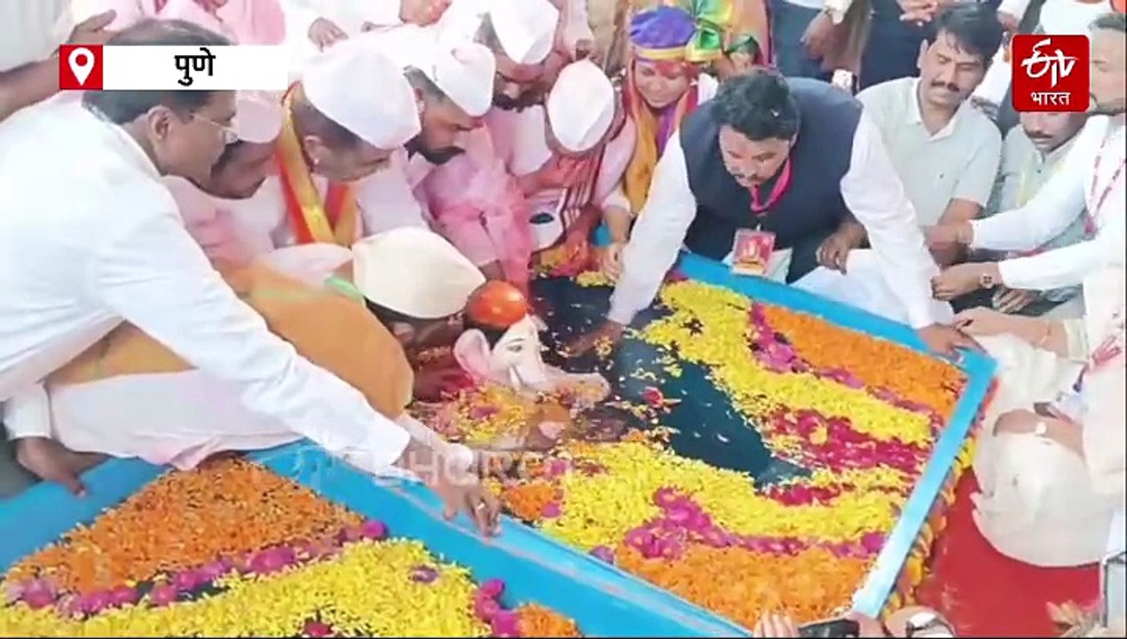 पुण्यात वेळेआधी मानाच्या गणपती मंडळाच्या गणरायाचं विसर्जन; लाडक्या गणरायाला निरोप देताना गणेशभक्त भावूक