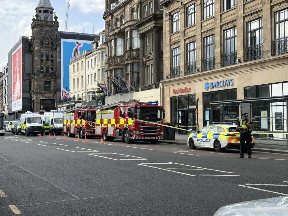 Emergency services response to Edinburgh city centre incident after 'suspicious package' found