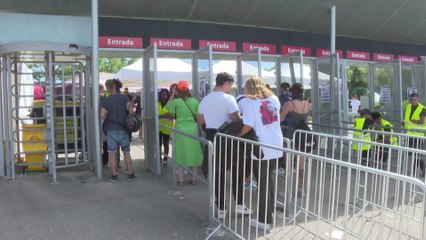 Los ojos puestos en Marc Márquez, entre el ambiente del circuito de Montmeló