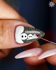 Holiday spirit starts with festive nails! 🎄🎅