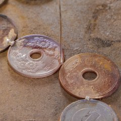 DIY Phone Case Using Spare Japanese Coins ⛩️📱