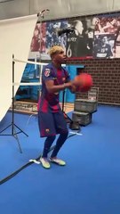 Lamine Yamal lanza a canasta con Gavi