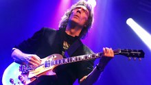 Por Que STEVE HACKETT é um Guitarrista Tão Genial?