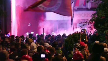 Sırbistan sokakları durulmuyor! Erken seçim isteyen muhalifler yine eylem yaptı