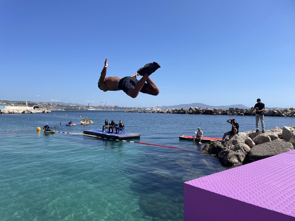 Le saut de la lune avec les minots de l'Estaque