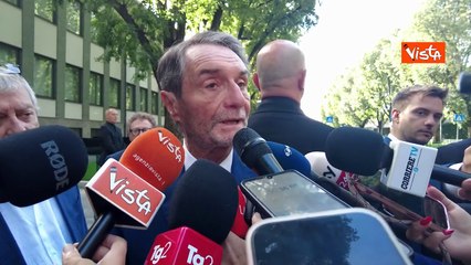 Fontana (Lombardia) alla camera ardente di Armani: Faremo una giornata per ricordarlo