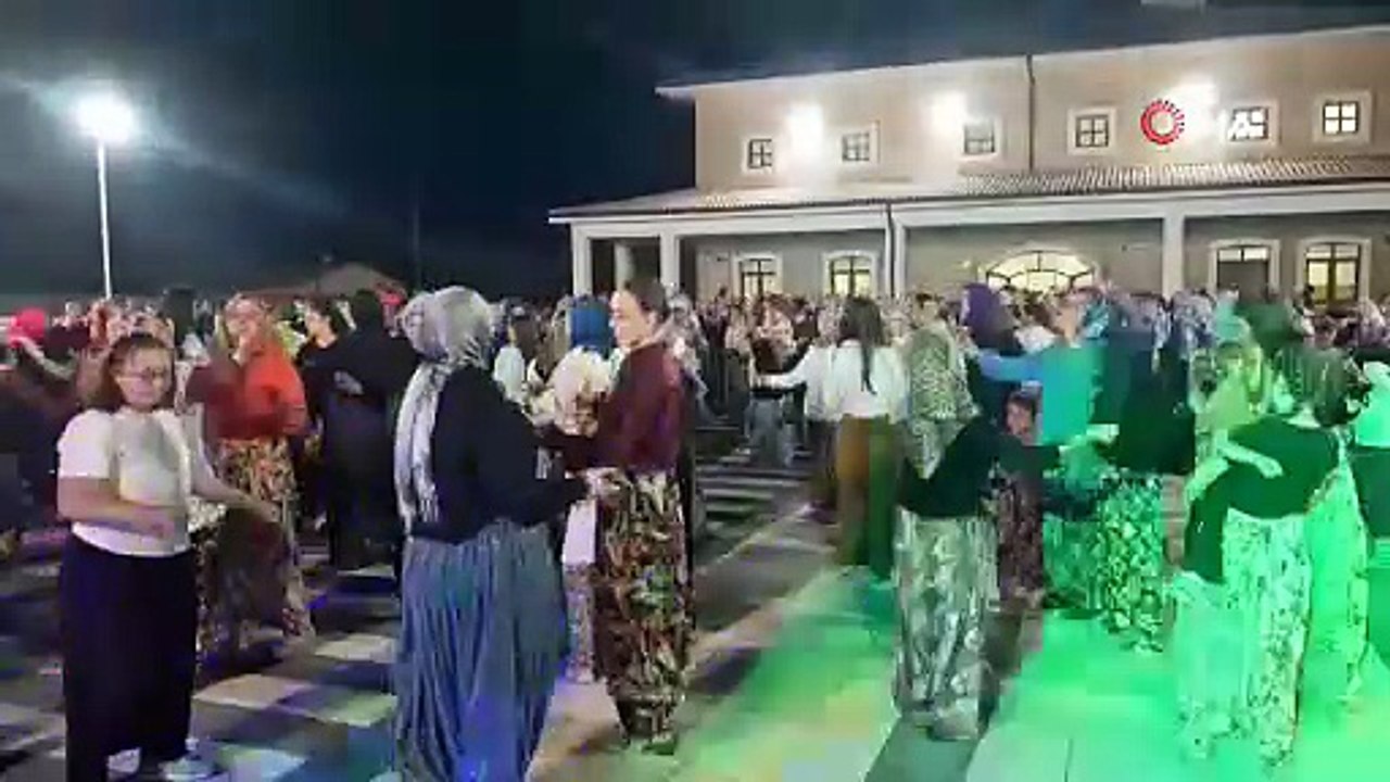 Bilecik’te bin 500 kadınla ilk ’şalvar gecesi’ coşkusu